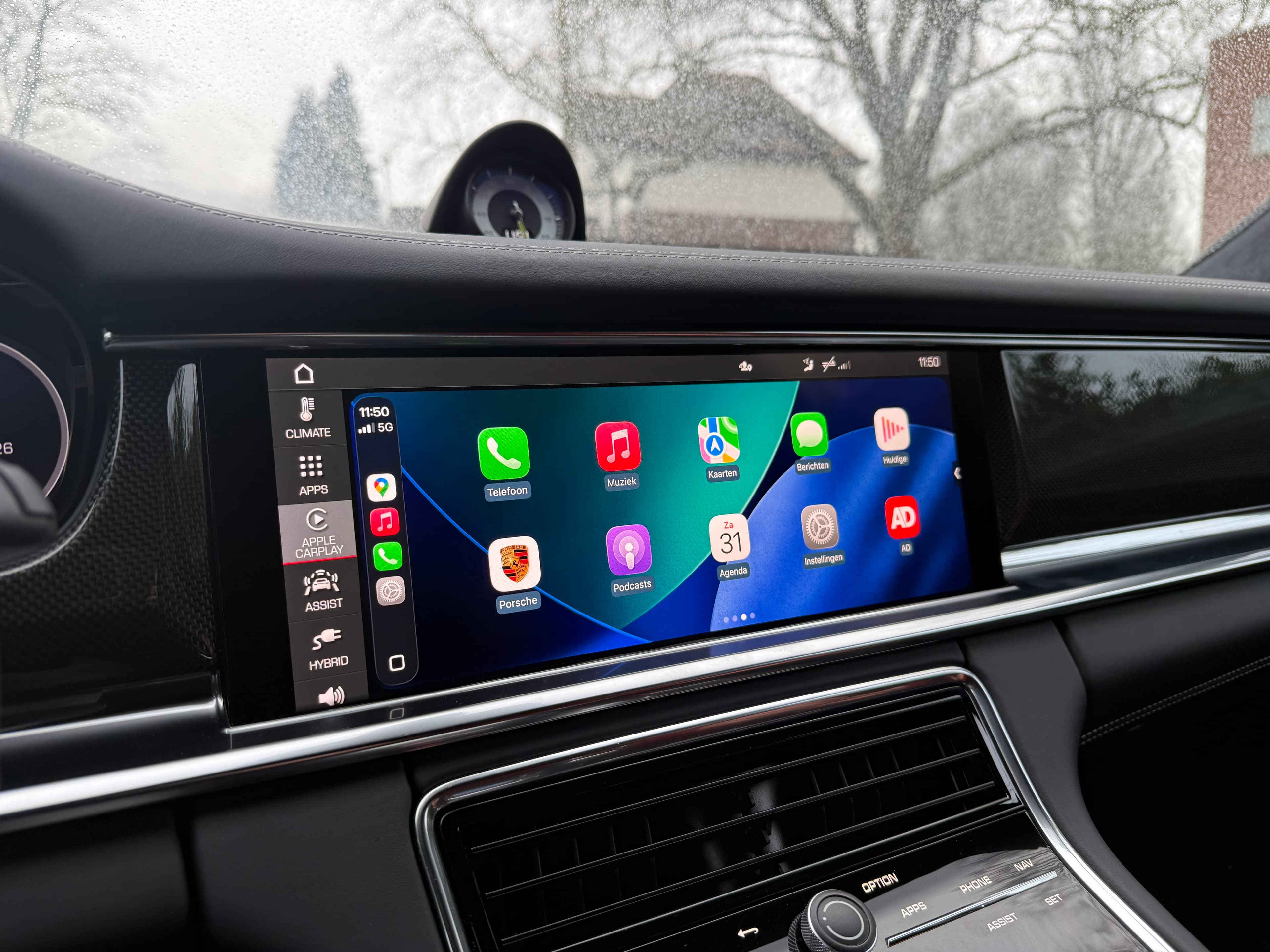 Fullscreen CarPlay & Android Auto